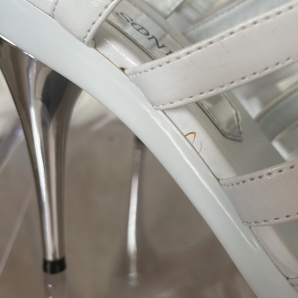 Lasonia White and Silver Heels, Size 7.5 - Picture 7 of 10
